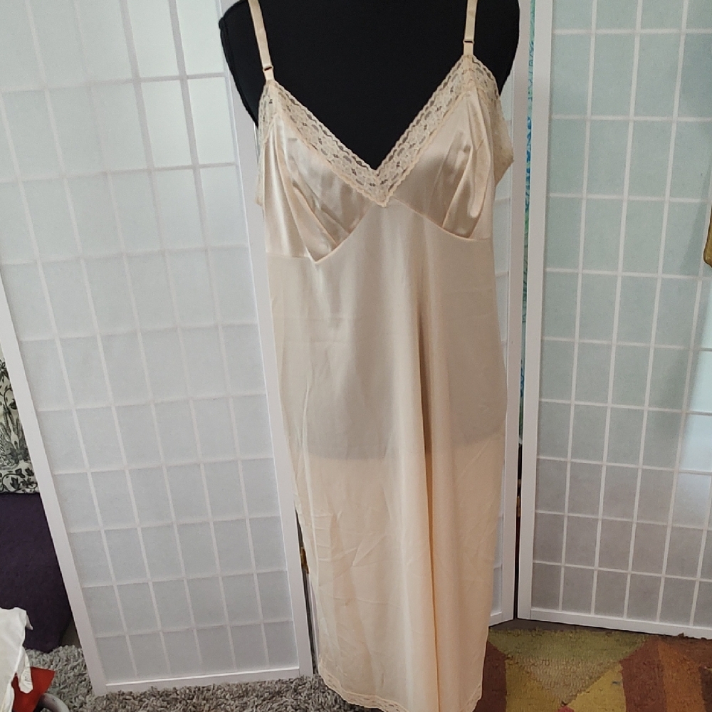 Vanity Fair Cream Chemise Silky V-Neck Sleepwear Full Length Size 40TT Made USA